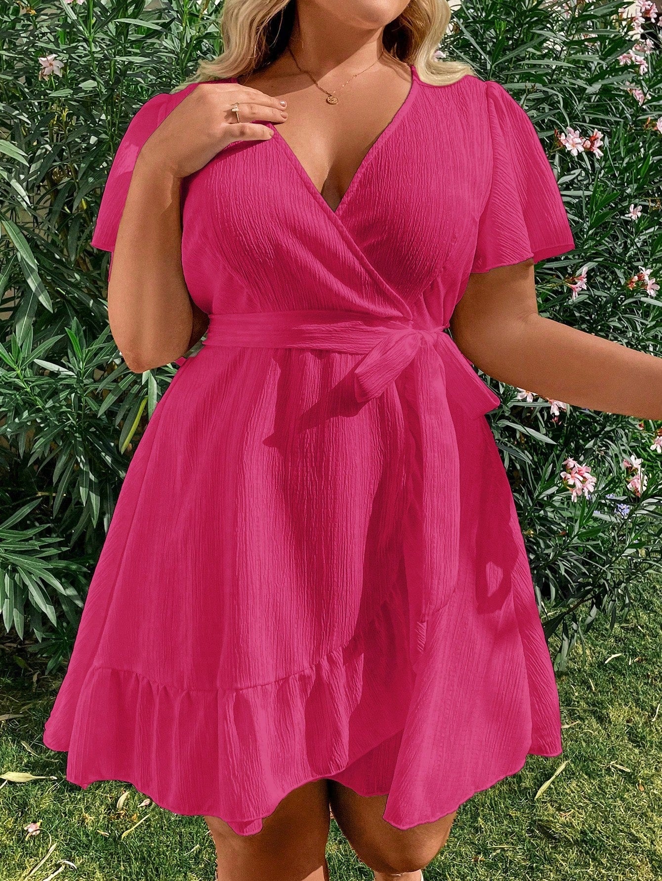 Vestido Plus Size Casual, Bainha com Babado e Manga Esvoaçante