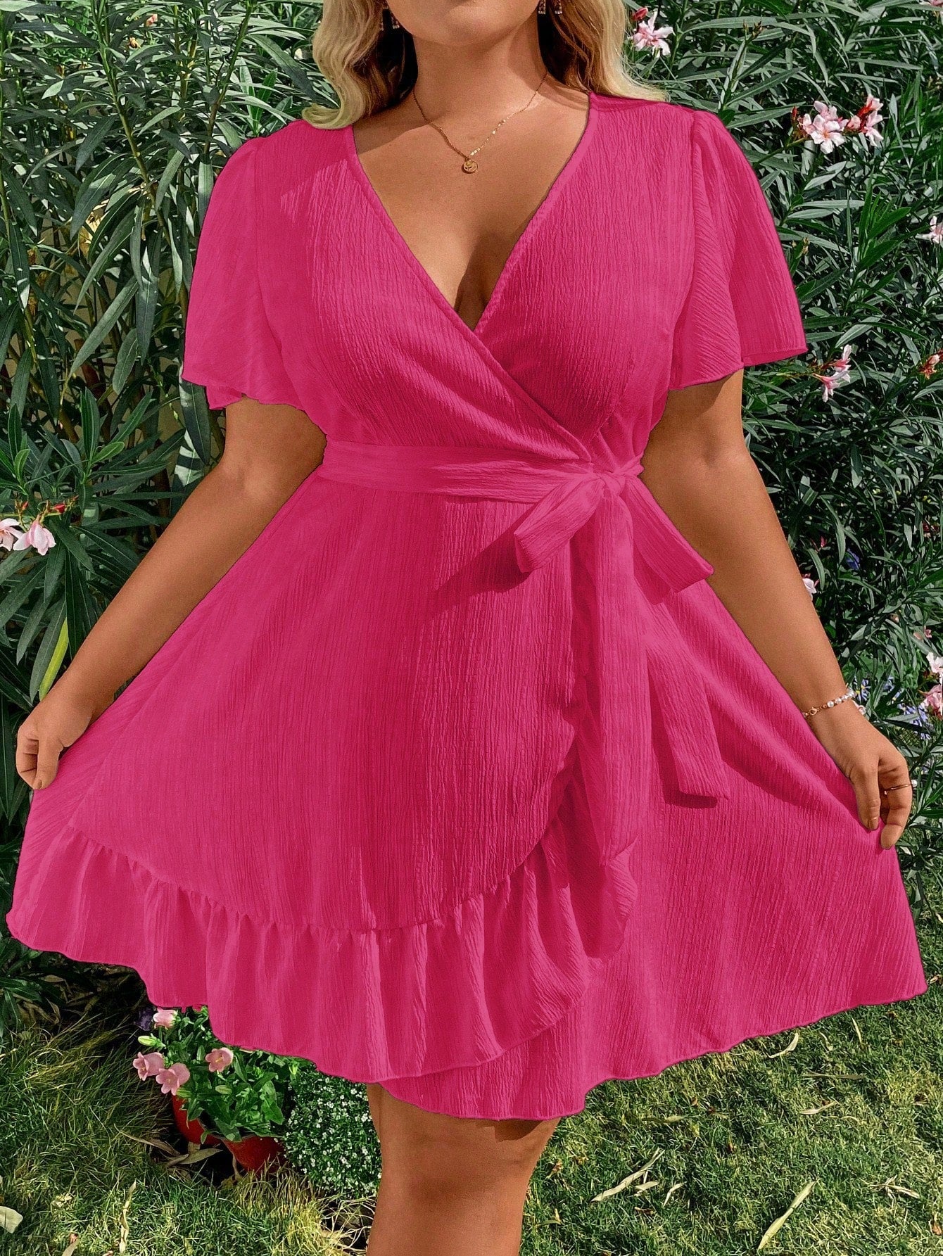 Vestido Plus Size Casual, Bainha com Babado e Manga Esvoaçante