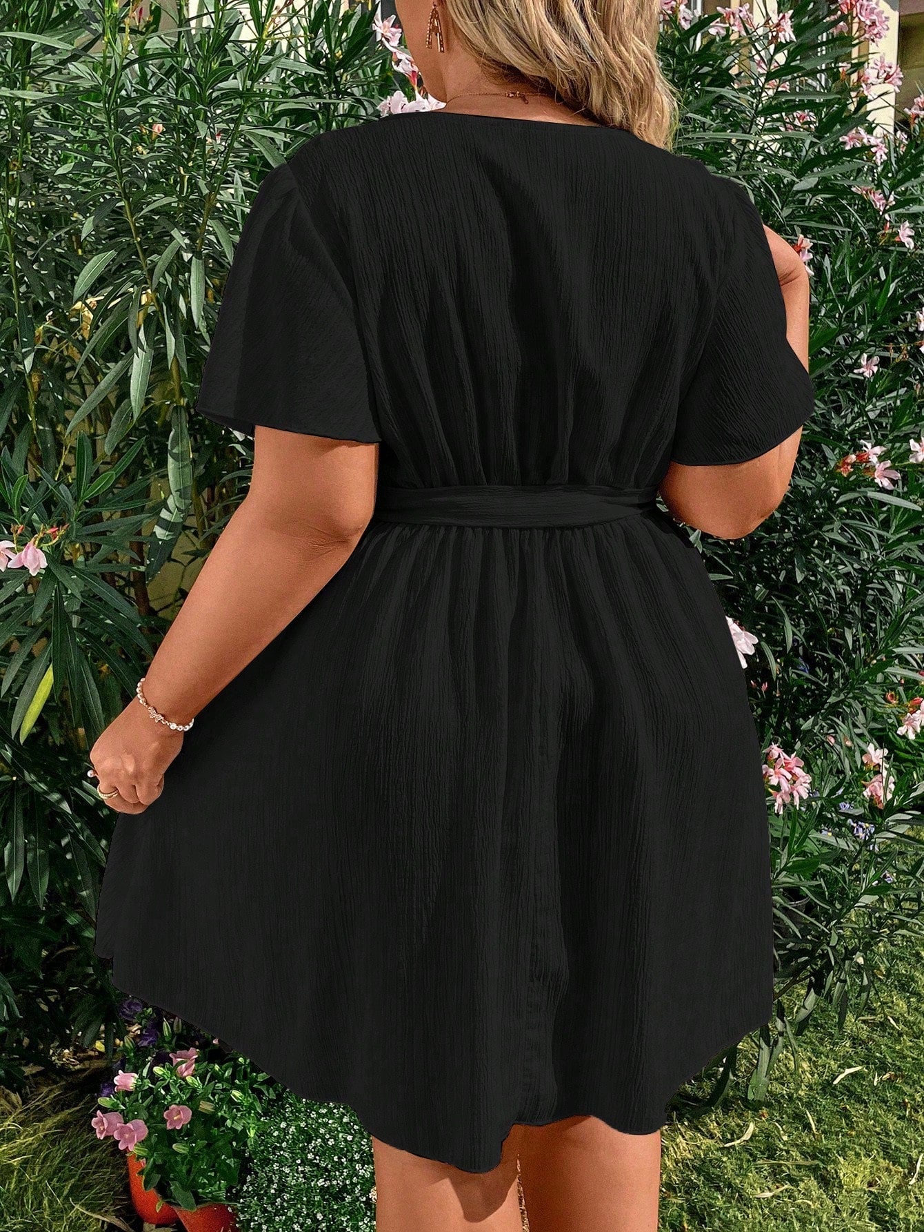 Vestido Plus Size Casual, Bainha com Babado e Manga Esvoaçante