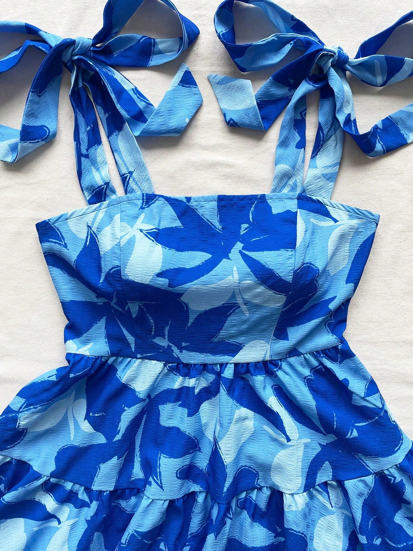 Vestido Casual Plus Size Bainha com Babado e Estampa Tropical