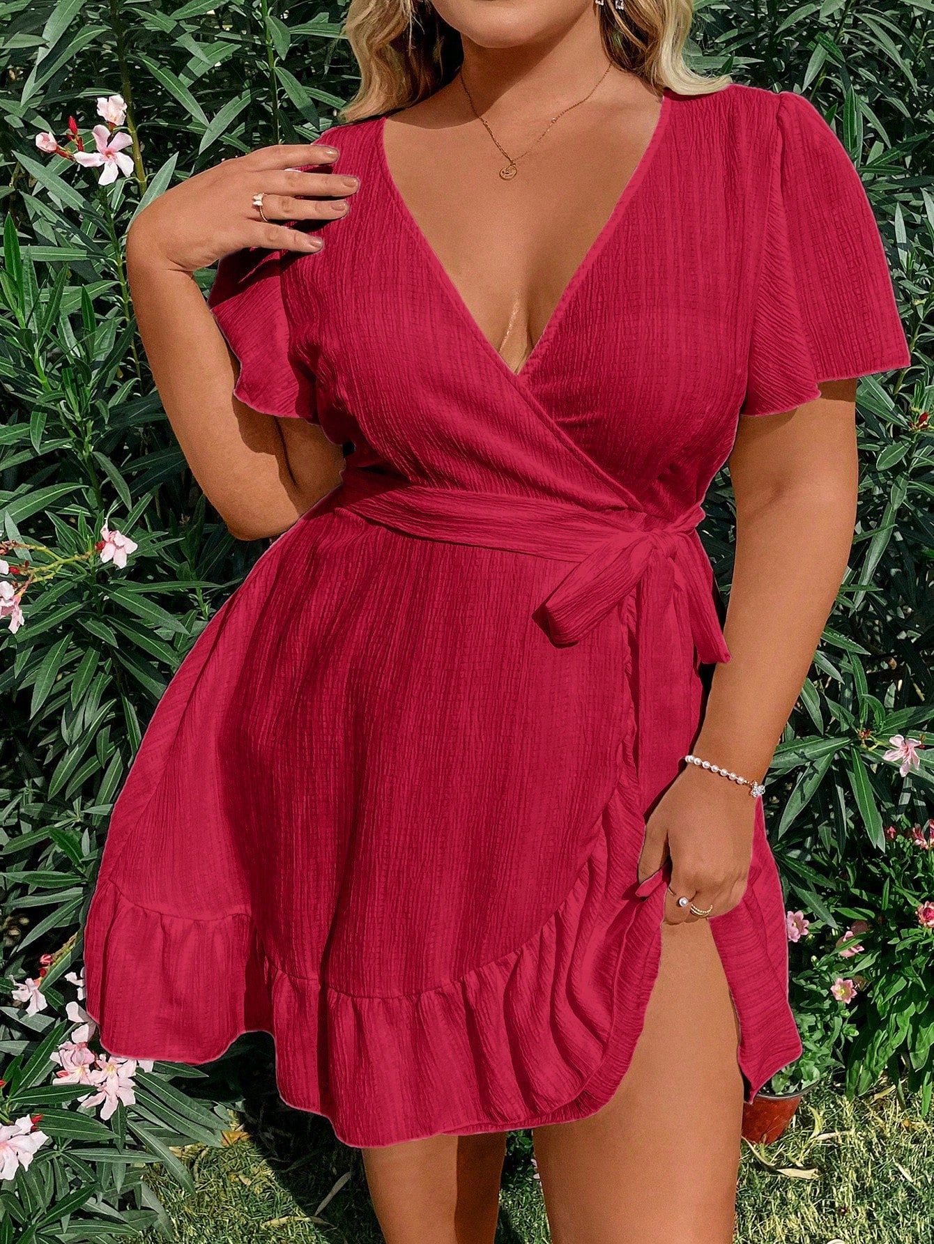 Vestido Plus Size Casual, Bainha com Babado e Manga Esvoaçante
