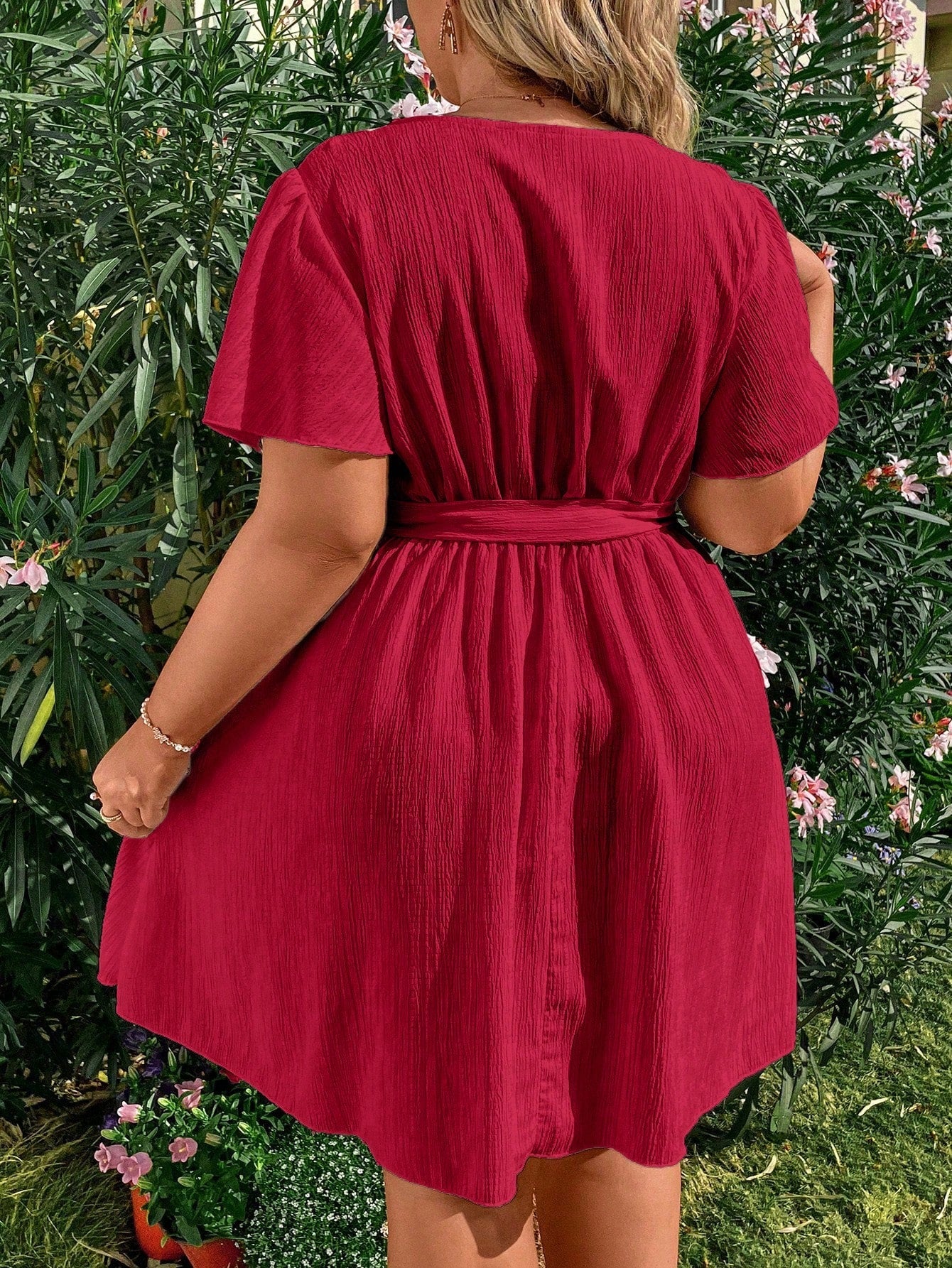 Vestido Plus Size Casual, Bainha com Babado e Manga Esvoaçante