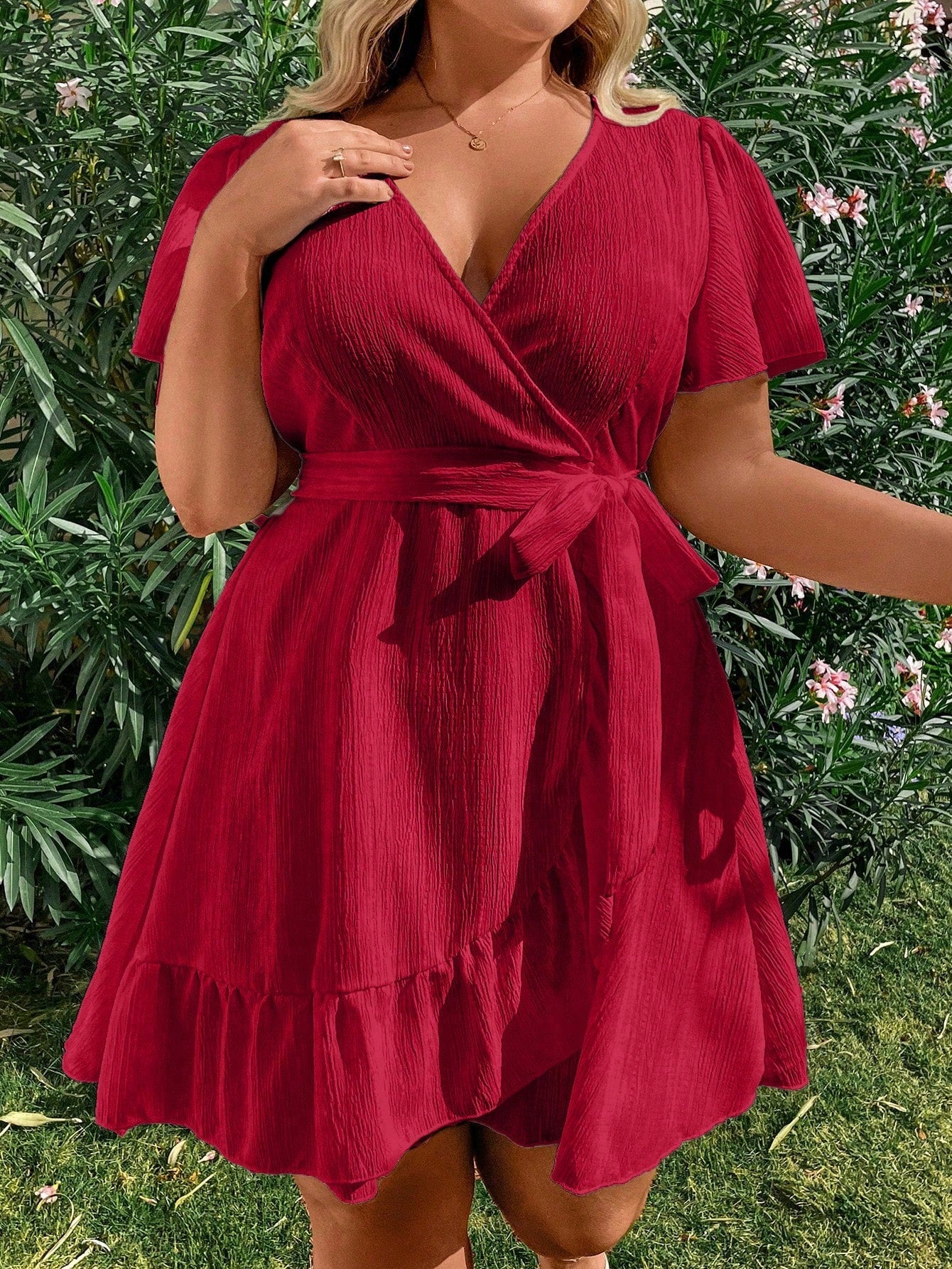 Vestido Plus Size Casual, Bainha com Babado e Manga Esvoaçante