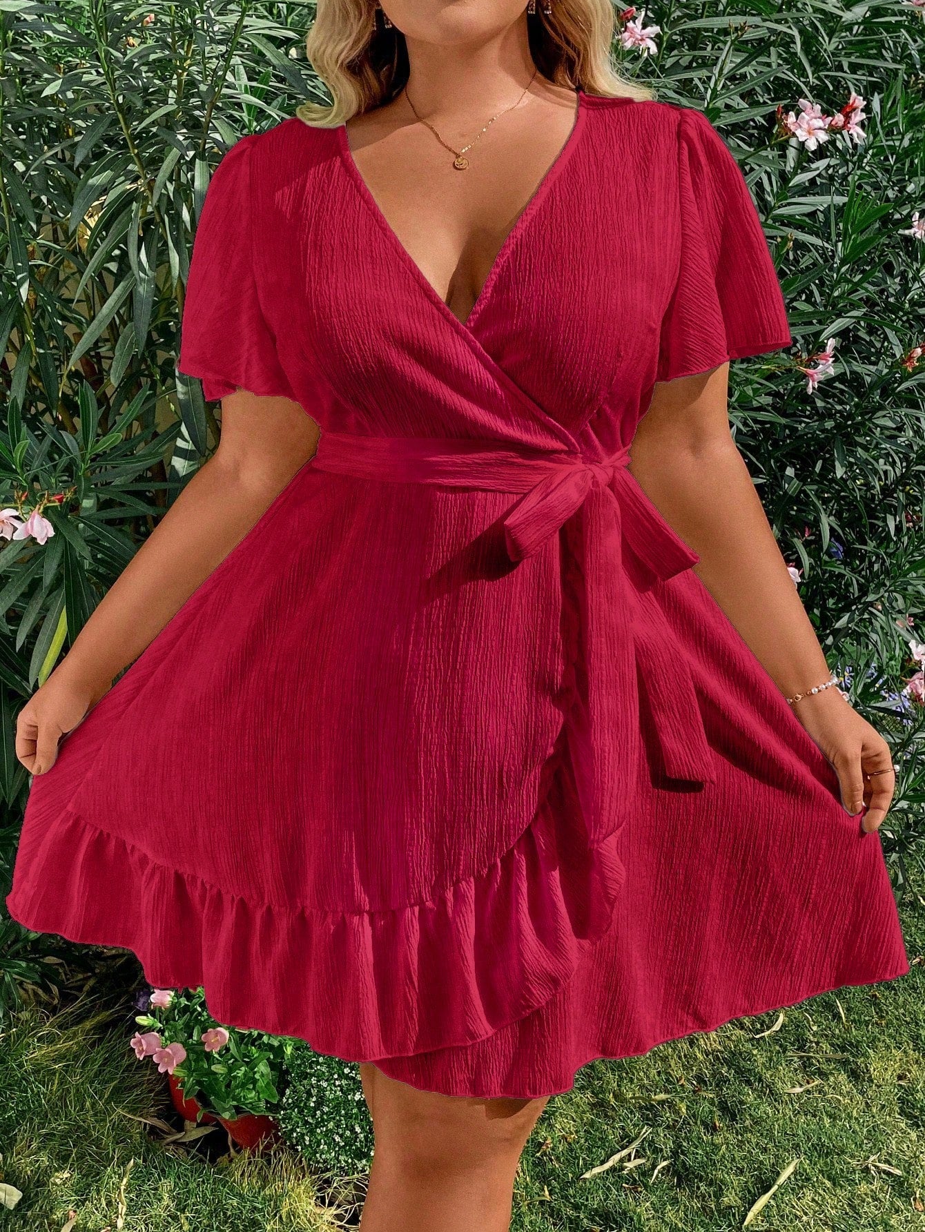 Vestido Plus Size Casual, Bainha com Babado e Manga Esvoaçante