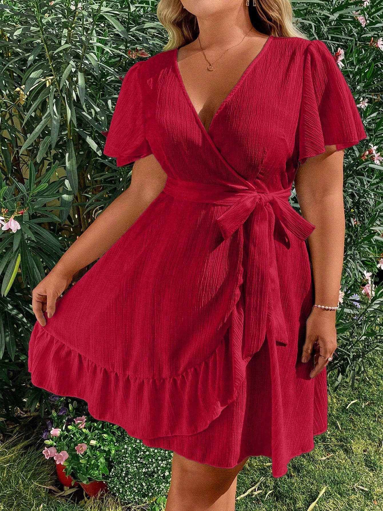 Vestido Plus Size Casual, Bainha com Babado e Manga Esvoaçante