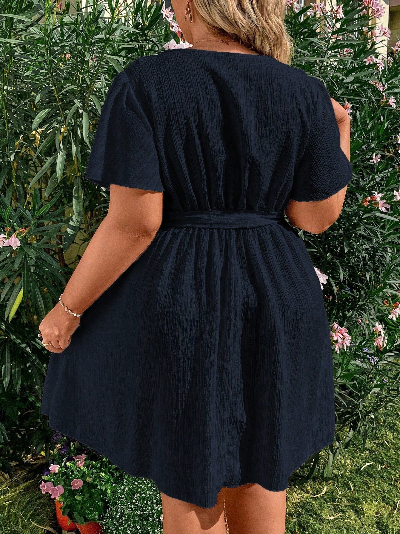 Vestido Plus Size Casual, Bainha com Babado e Manga Esvoaçante