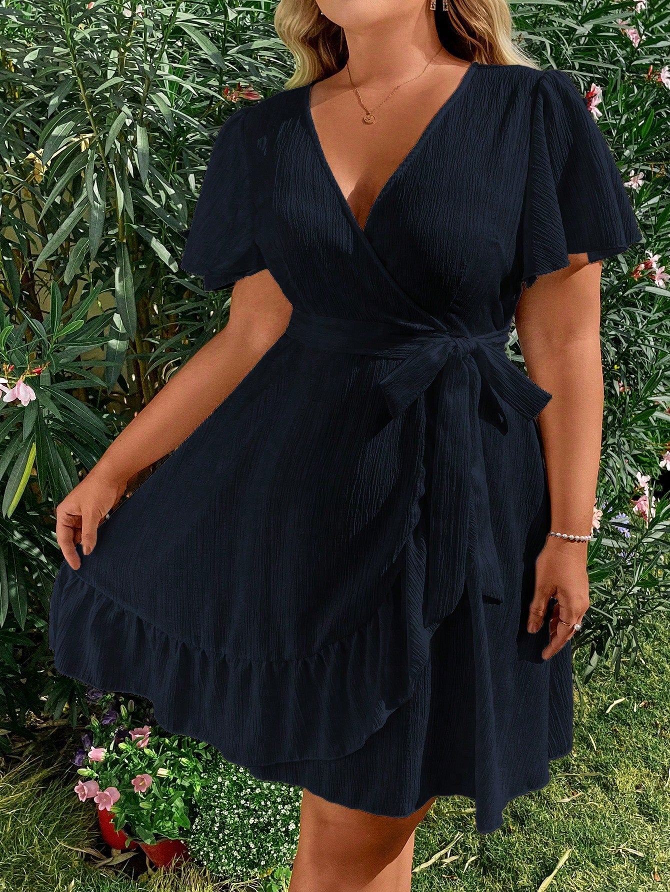 Vestido Plus Size Casual, Bainha com Babado e Manga Esvoaçante