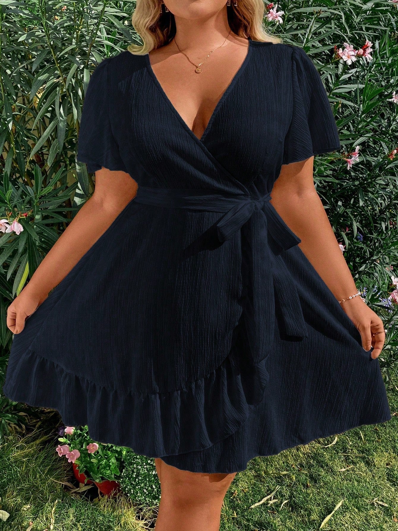 Vestido Plus Size Casual, Bainha com Babado e Manga Esvoaçante