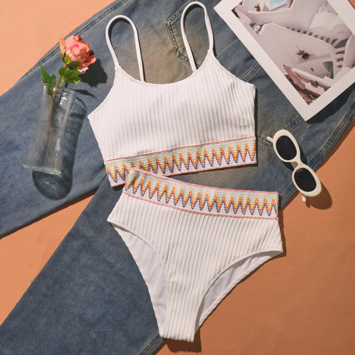 Biquíni de Cintura Alta com Detalhe Colorido