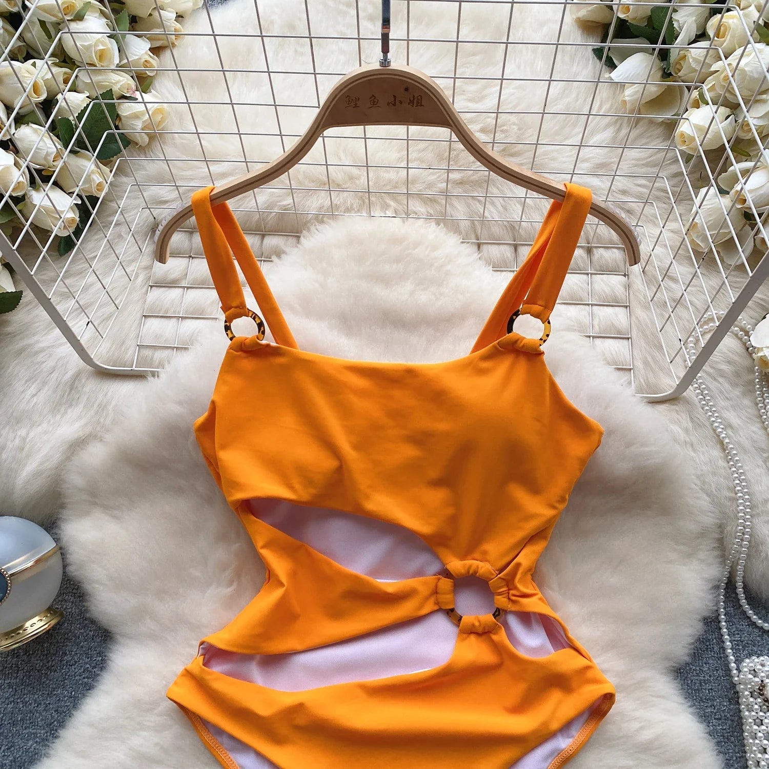 Maiô Elegância - Com Recortes e Design Irregular