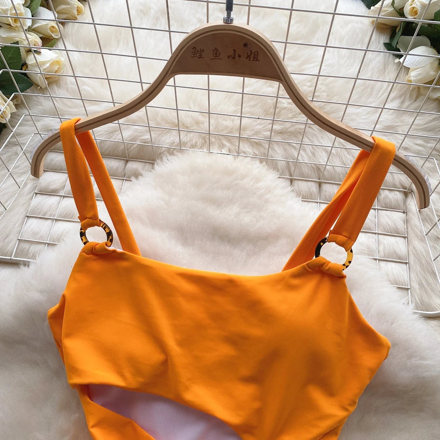 Maiô Elegância - Com Recortes e Design Irregular