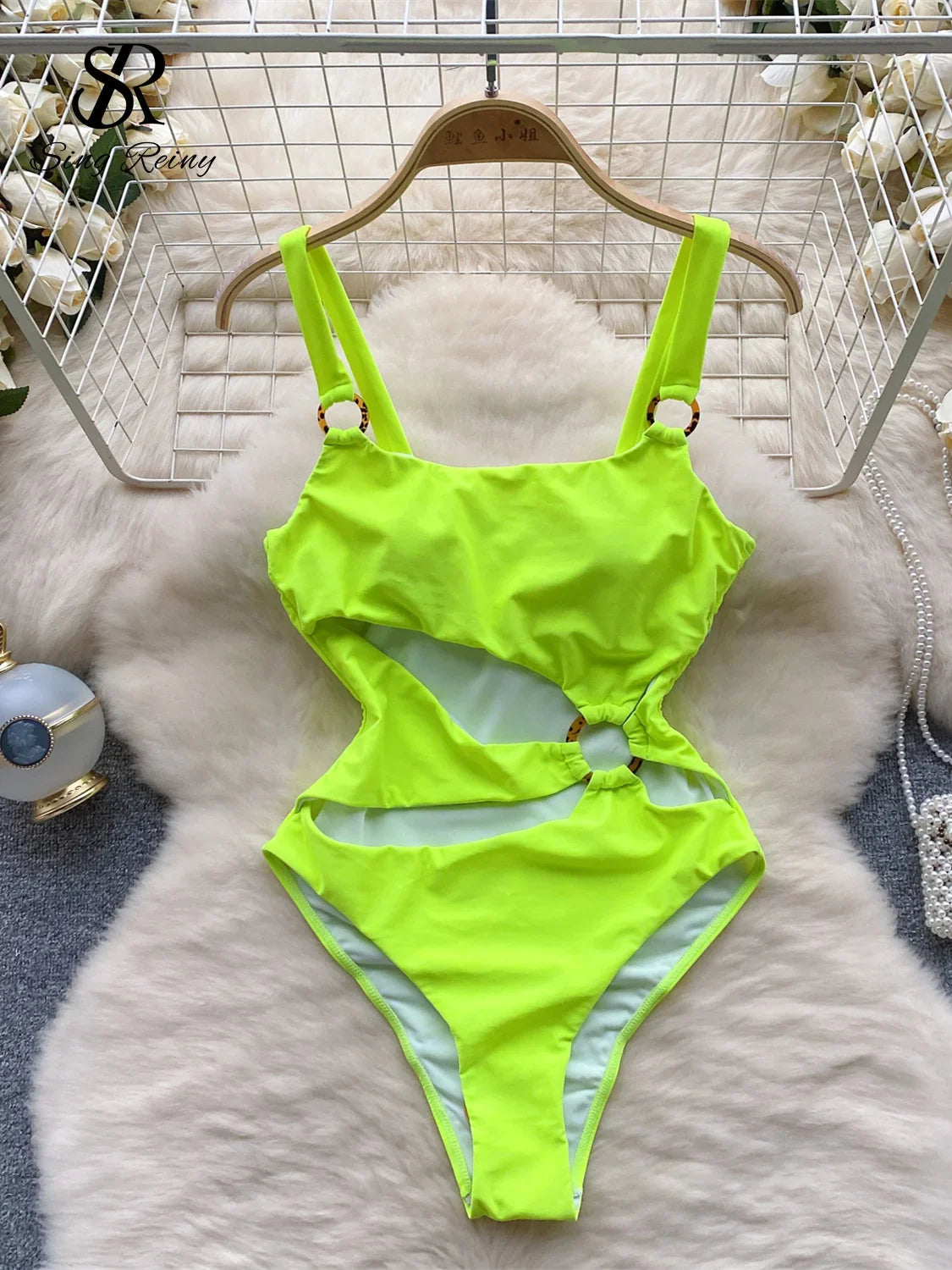 Maiô Elegância - Com Recortes e Design Irregular