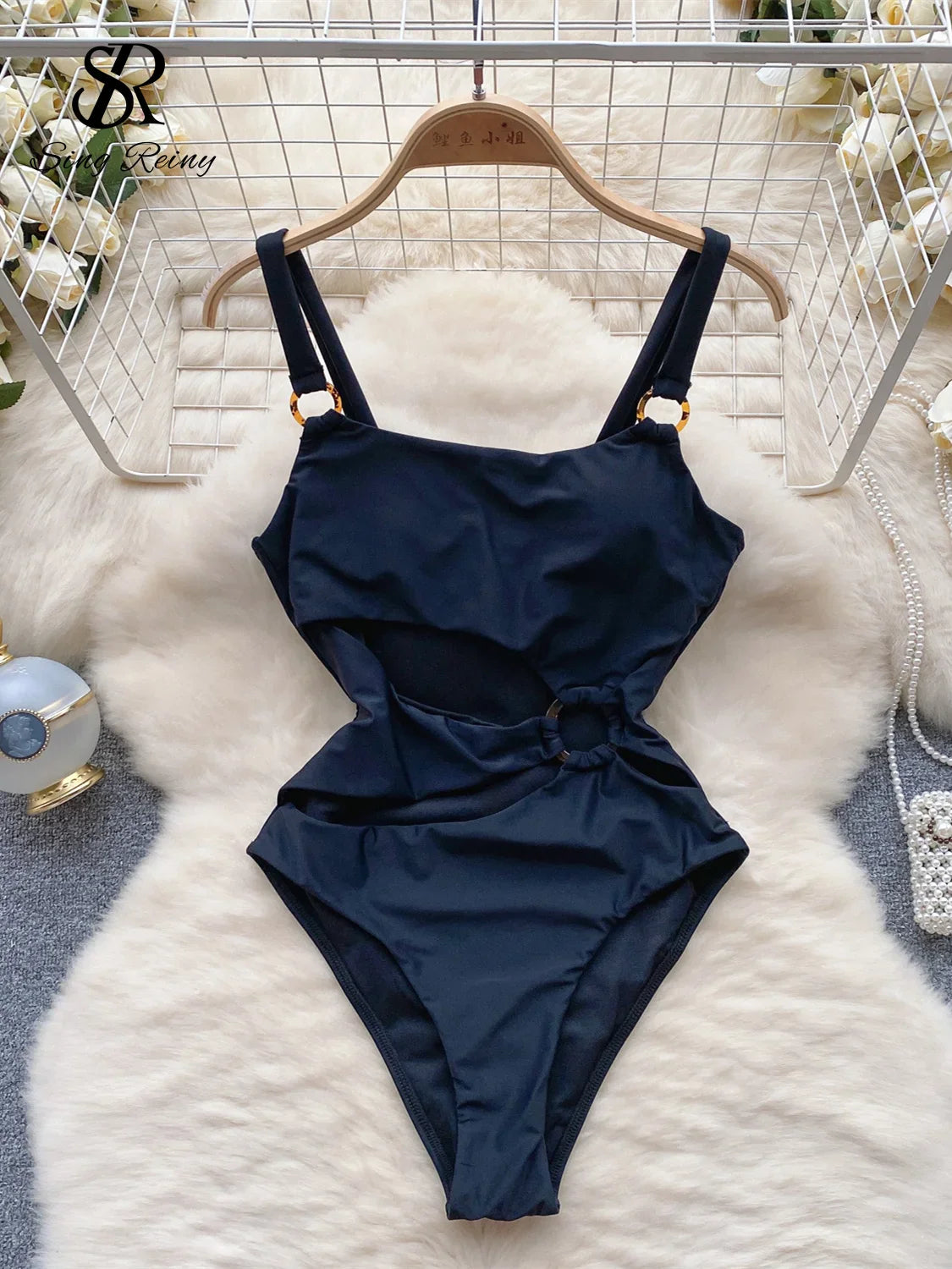 Maiô Elegância - Com Recortes e Design Irregular