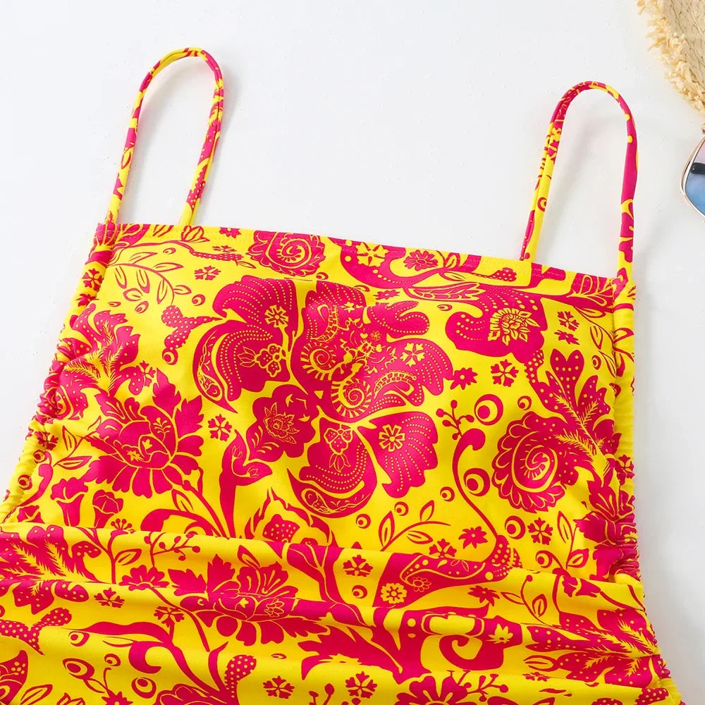 Maiô Sexy com Cordão e Detalhes Pinçados