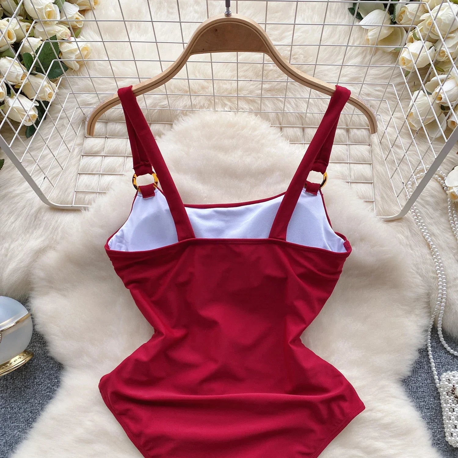 Maiô Elegância - Com Recortes e Design Irregular