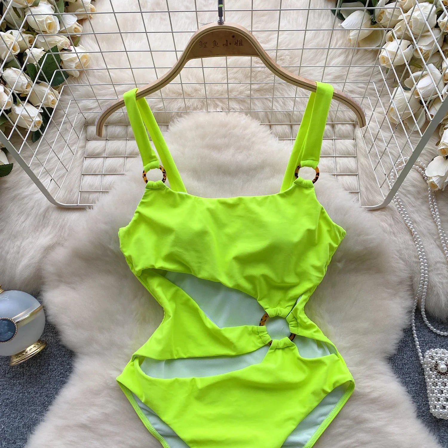 Maiô Elegância - Com Recortes e Design Irregular