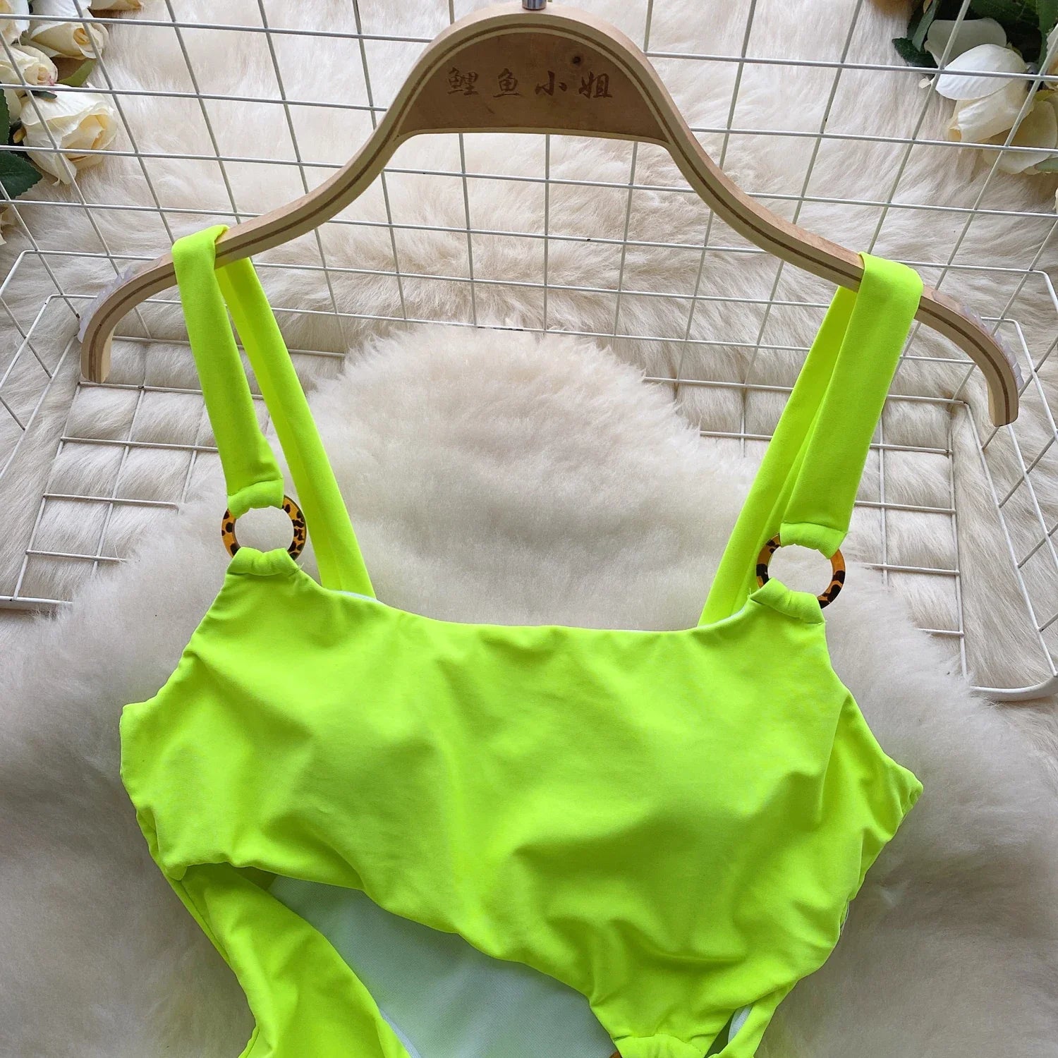 Maiô Elegância - Com Recortes e Design Irregular