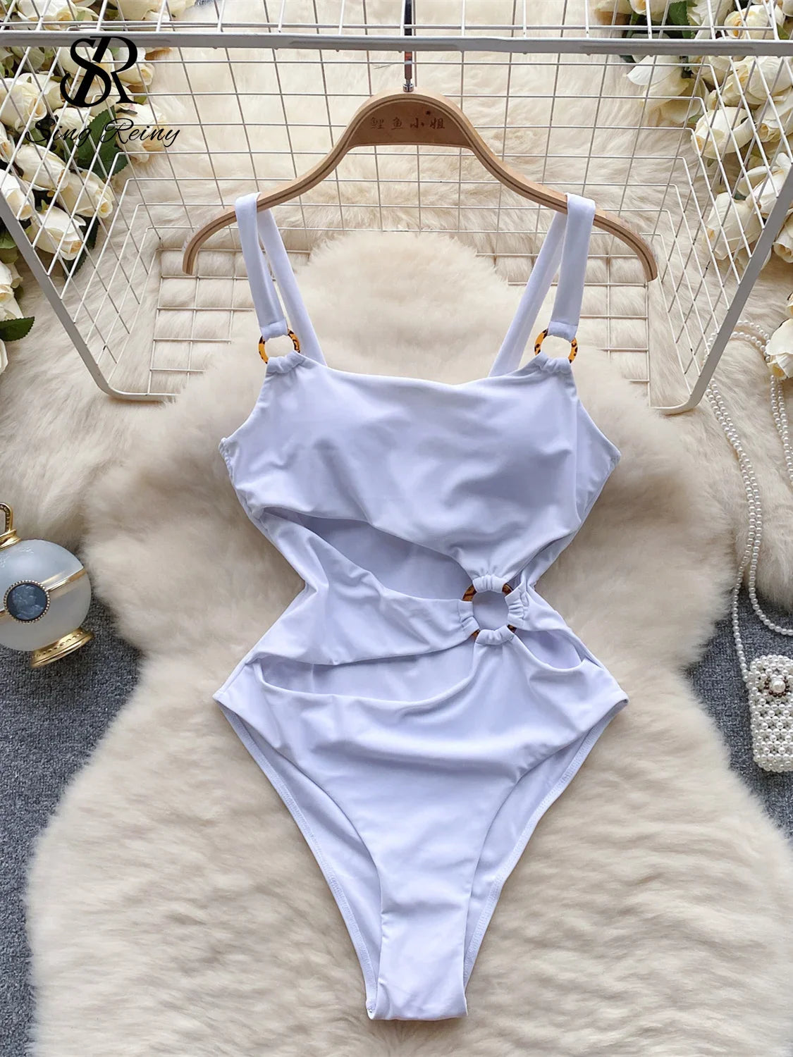 Maiô Elegância - Com Recortes e Design Irregular