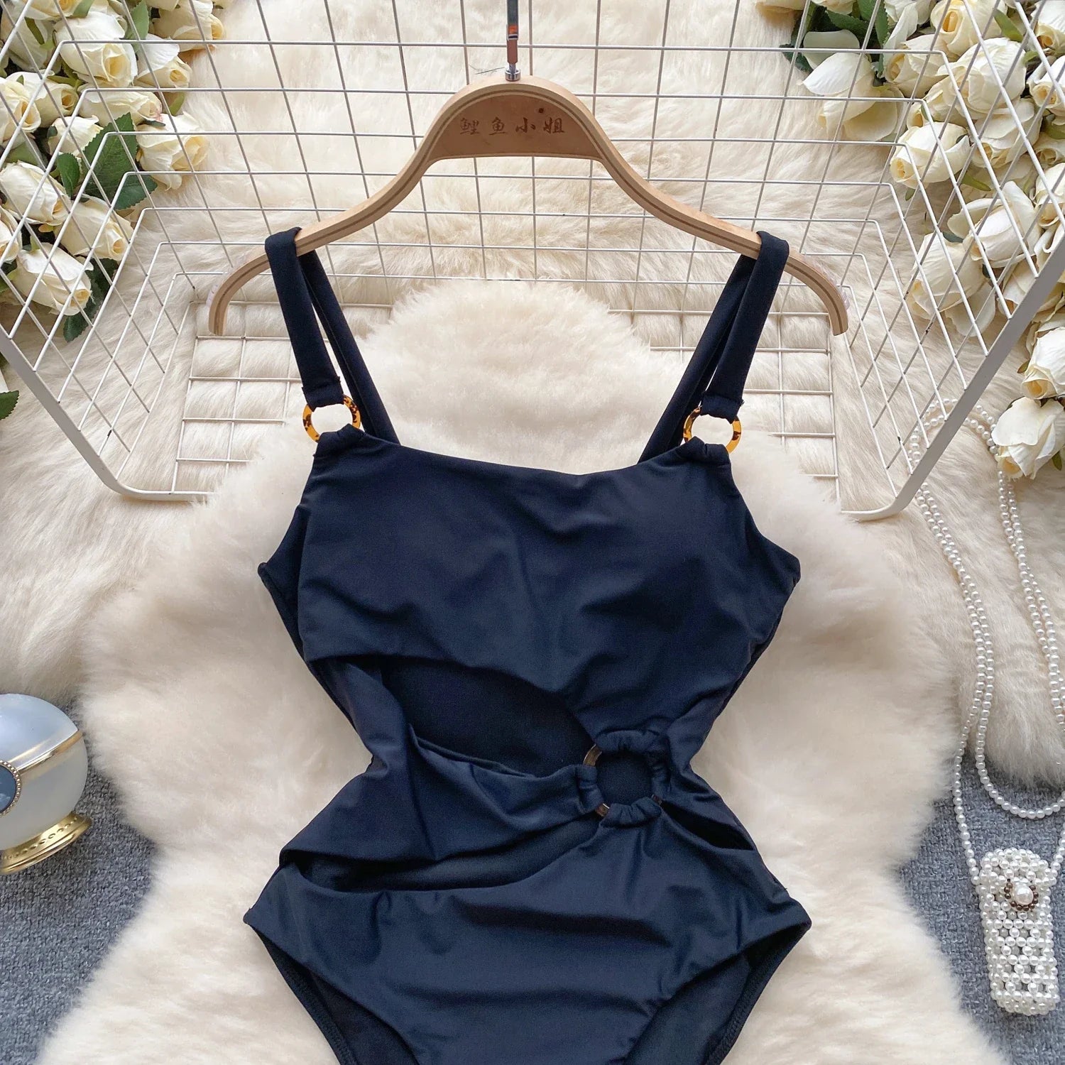 Maiô Elegância - Com Recortes e Design Irregular