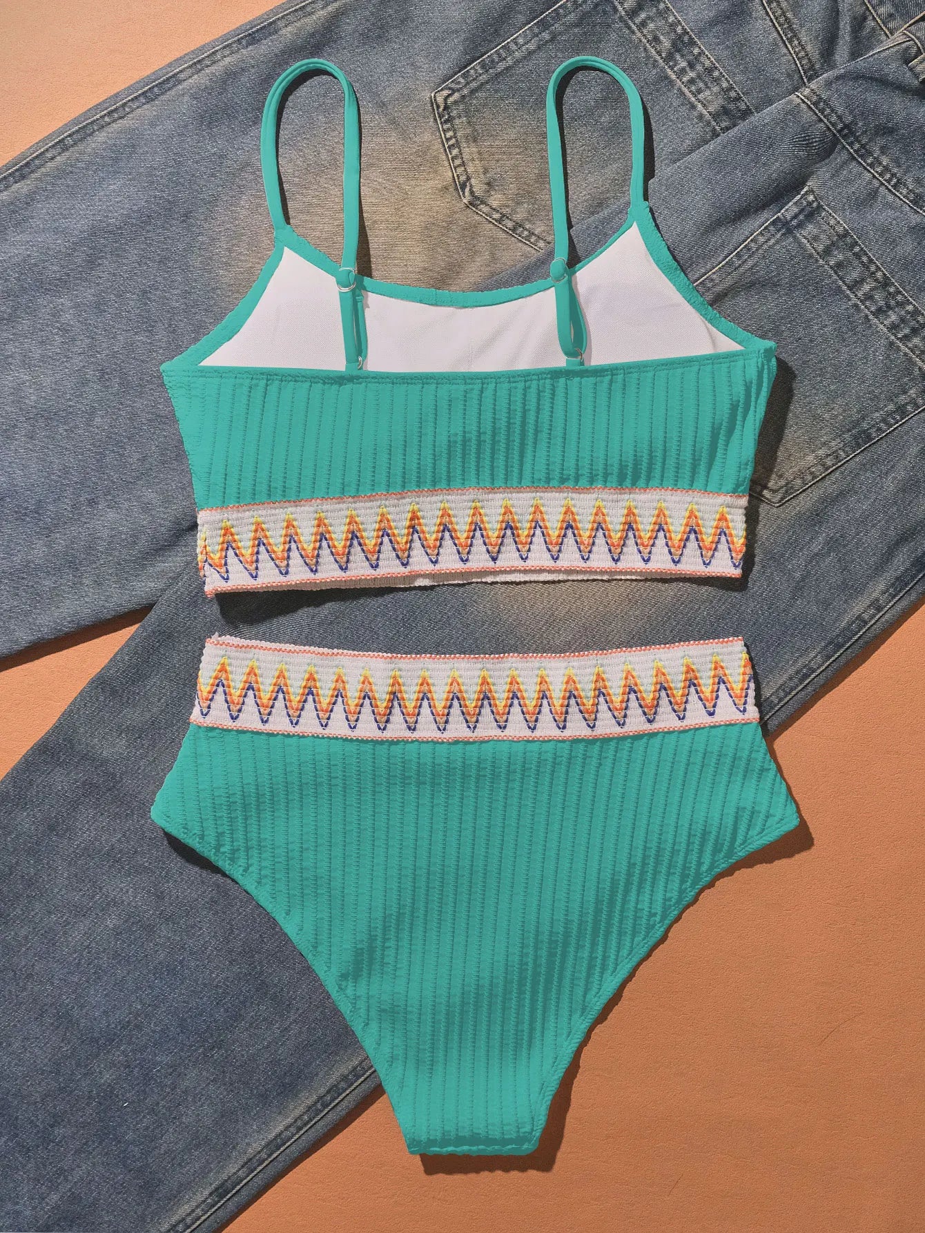 Biquíni de Cintura Alta com Detalhe Colorido