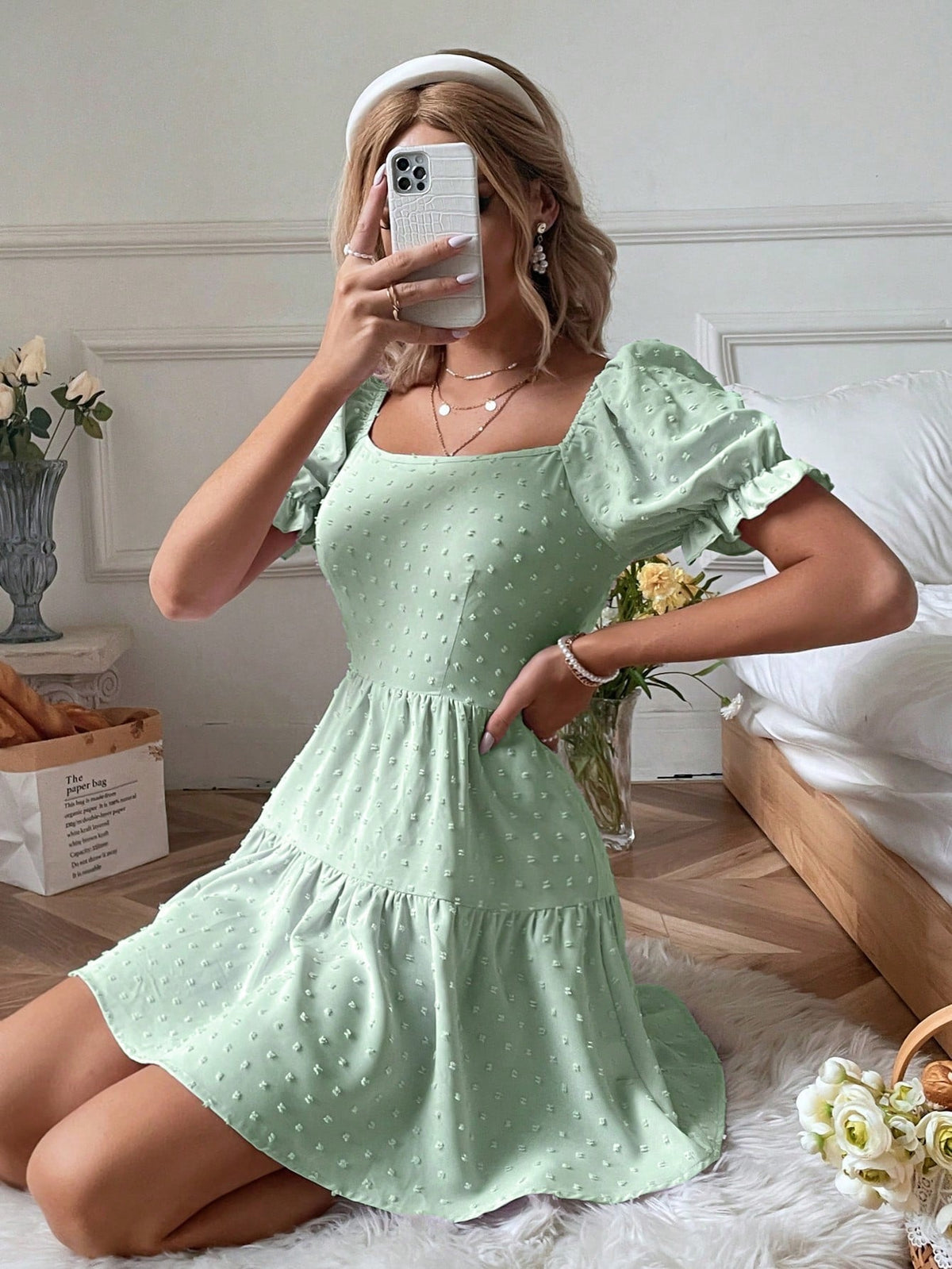 Vestido de Bolinhas com Babado