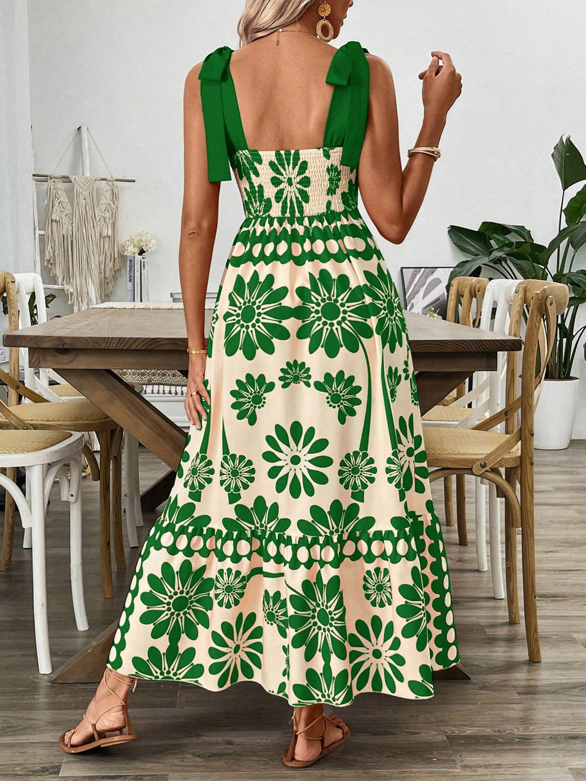 Vestido Estilo Vintage com Estampa Floral