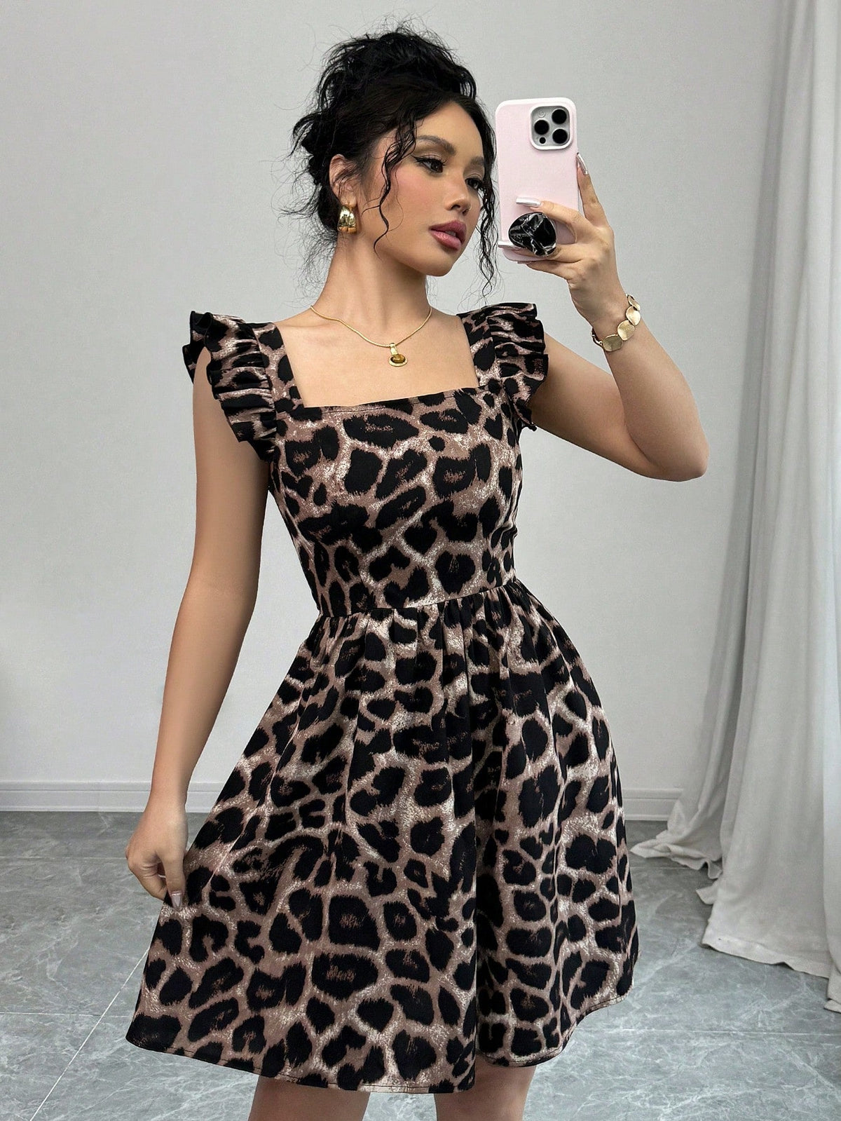 Vestido com Estampa Aleatória e Manga Curta para Férias