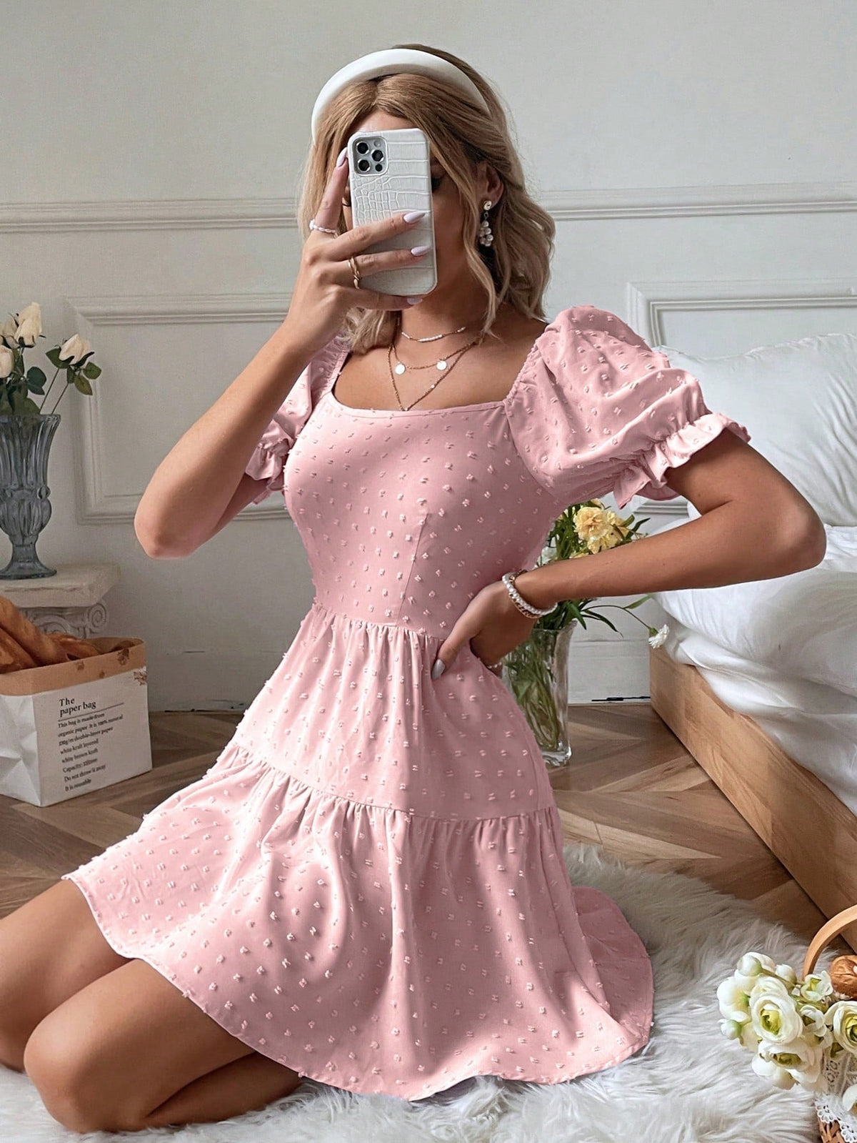 Vestido de Bolinhas com Babado