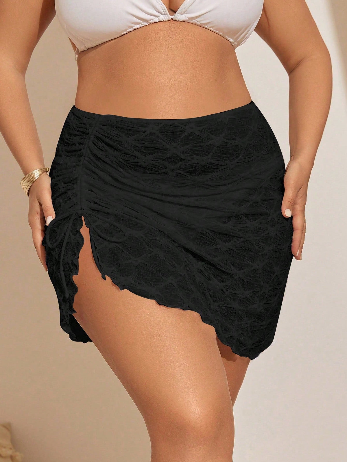 Saia de Praia Plus Size com Detalhe de Cordão