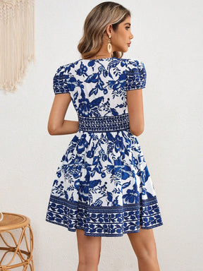 Vestido Curto Estampado com Decote