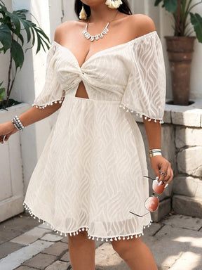 Vestido Plus Size Boho Curto com Pompons